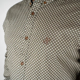 Chemise homme à manches longues marron en popline fantaisie (zoom poitrine)