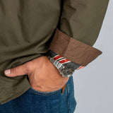 Chemise homme à manches longues kaki en popline 2 poches poitrine (zoom poignet)