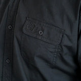 Chemise à manches longues noire en popline 2 poches poitrine (zoom broderie)