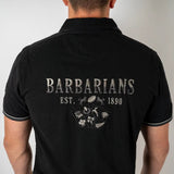 Polo noir à manches courtes multi badge Barbarians (vue de dos)