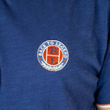 Polo slub bleu indigo col contrasté BACK to LEGEND (zoom sur le badge poitrine)