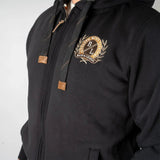 Sweat à capuche zippé noir brodé d'un ballon de rugby (zoom poitrine)