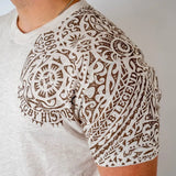 T-shirt homme écru effet tatouage Blacks Legend (vue de 3/4 face)