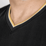 T-shirt noir col V pour homme BACK to LEGEND (zoom col)