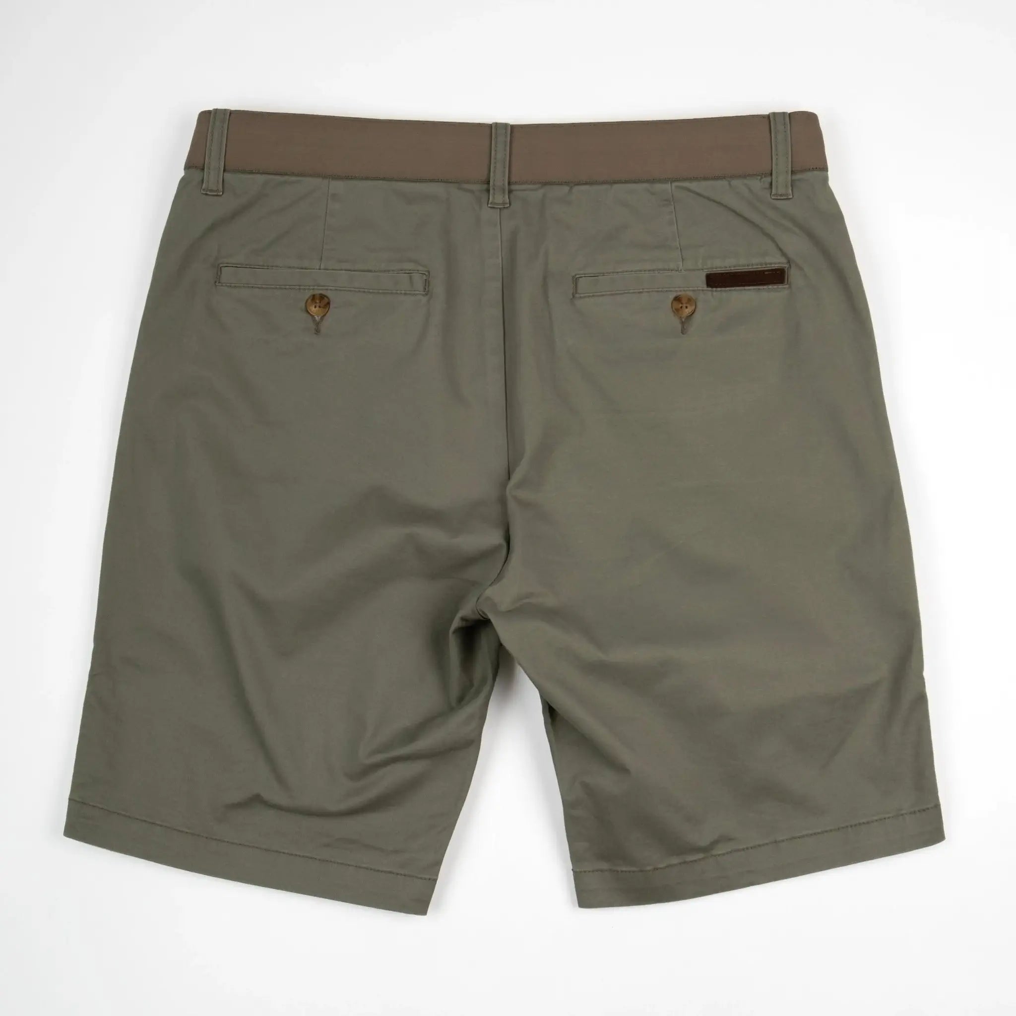 Bermuda coupe chino vert amande pour homme BACK TO LEGEND (vêtement à plat de dos)