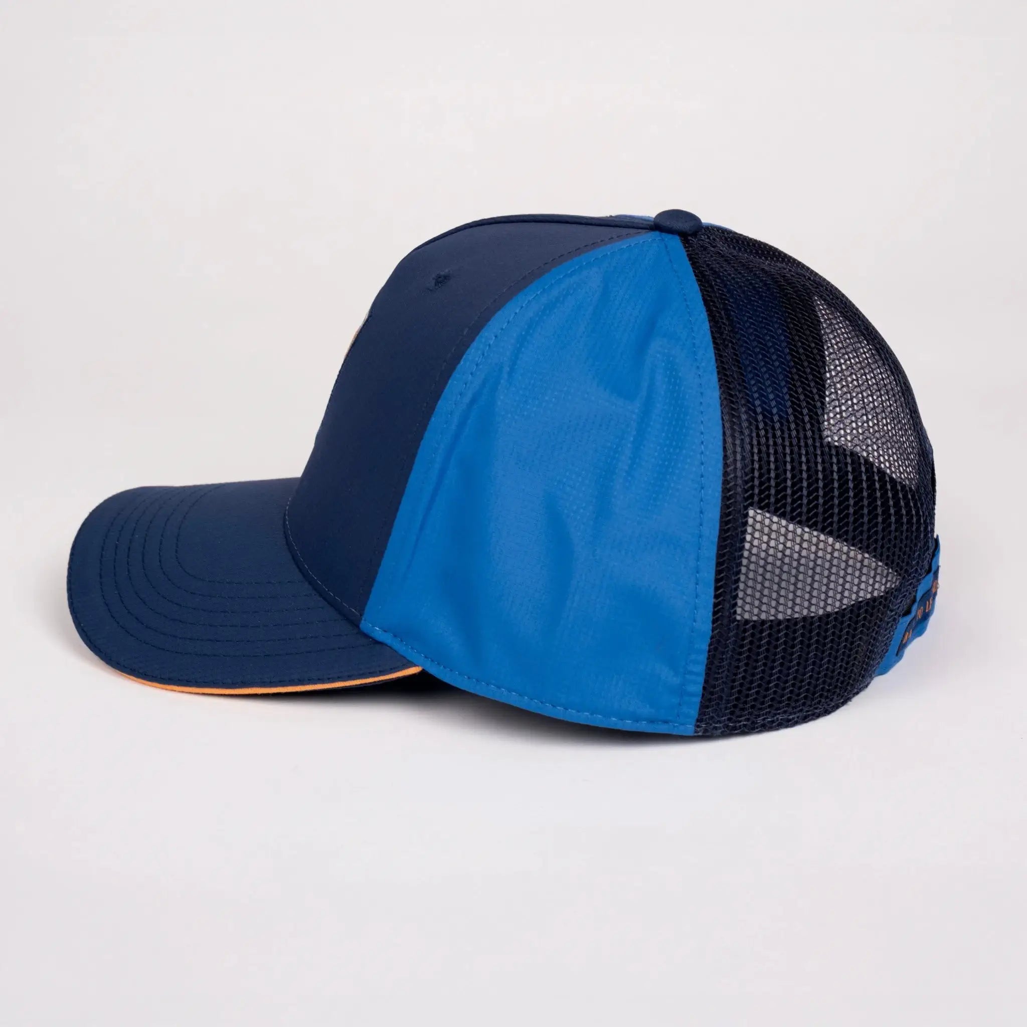 Casquette signature BACK to LEGEND au design bicolore bleu (vue de profil gauche)