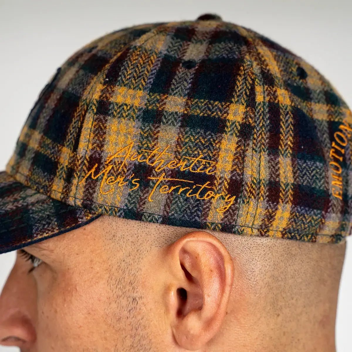 Casquette en feutrine à carreaux marine BACK to LEGEND (zoom broderie)