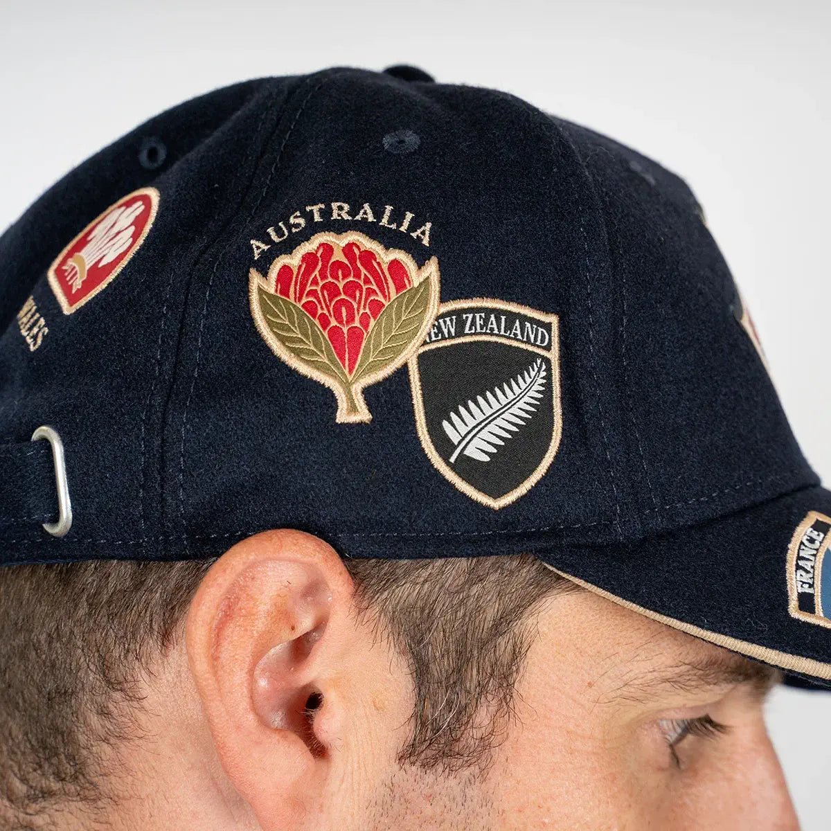 Casquette en velours BARBARIANS multi-nations bleu marine (vue de profil)