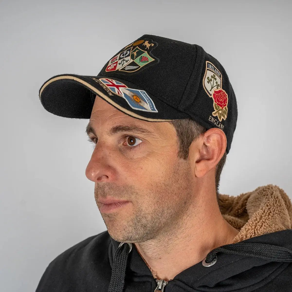 Casquette en velours BARBARIANS multi-nations noire