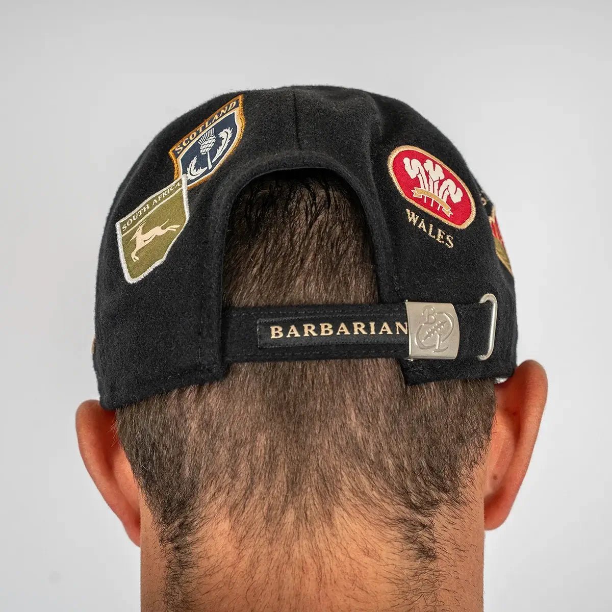 Casquette en velours BARBARIANS multi-nations noire (vue de dos)