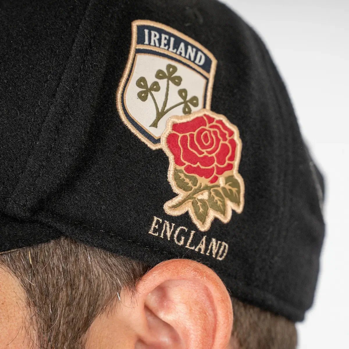 Casquette en velours BARBARIANS multi-nations noire (vue de profil)