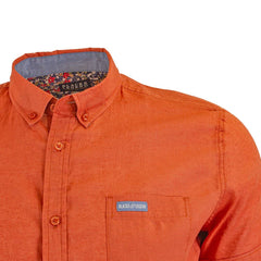 Chemise manches courtes orange lin/coton Blacks Legend (Zoom poitrine et col)