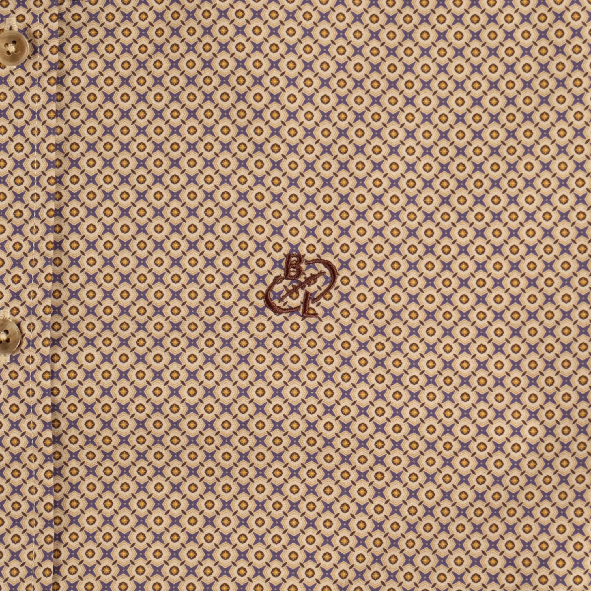 Chemise homme beige à manches longues en popline BACK TO LEGEND (zoom broderie signature)