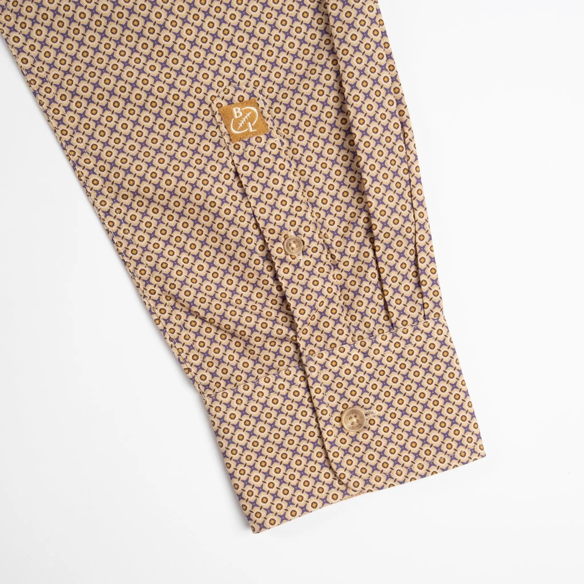 Chemise homme beige à manches longues en popline BACK TO LEGEND (zoom poignet)