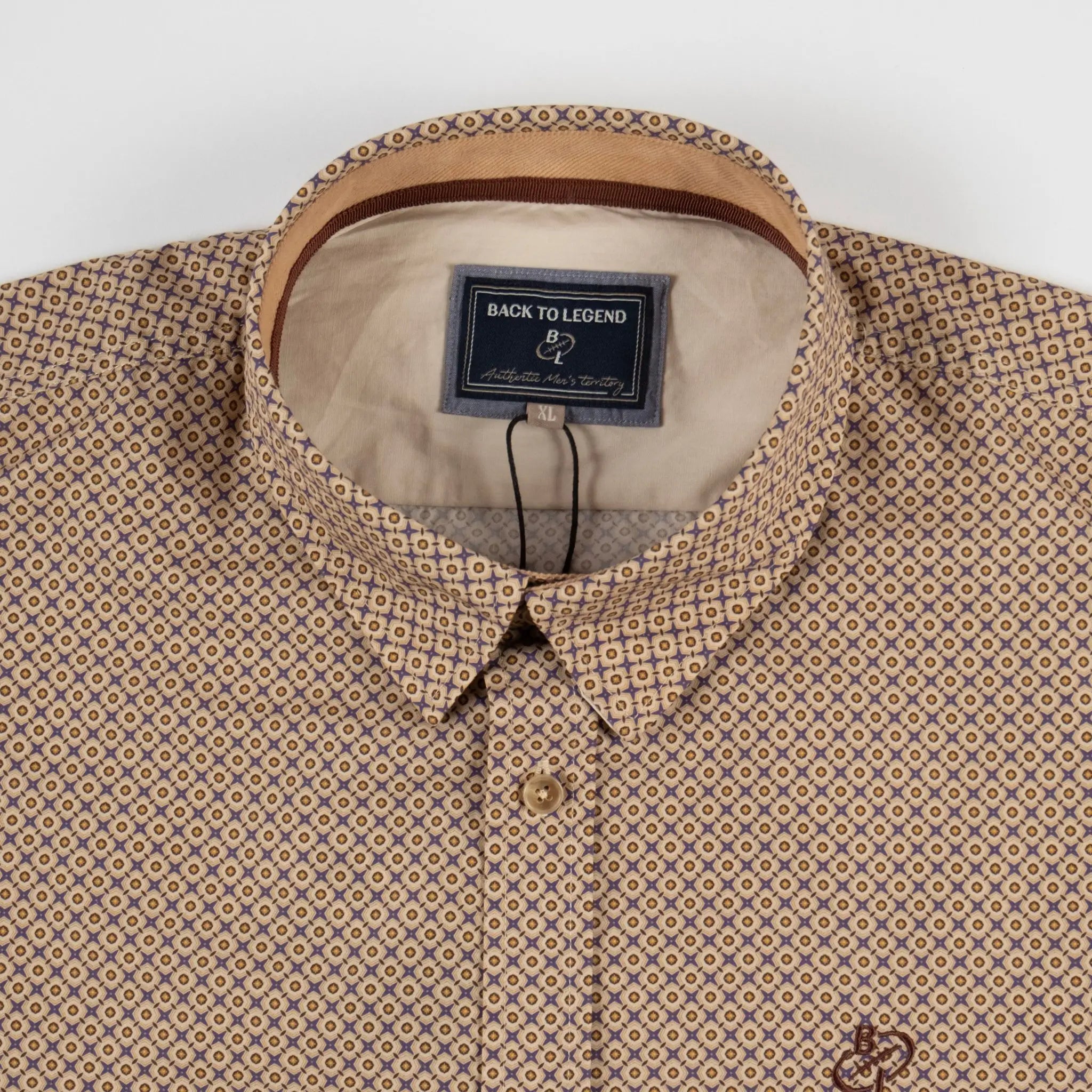 Chemise homme beige à manches longues en popline BACK TO LEGEND (zoom poitrine et col)