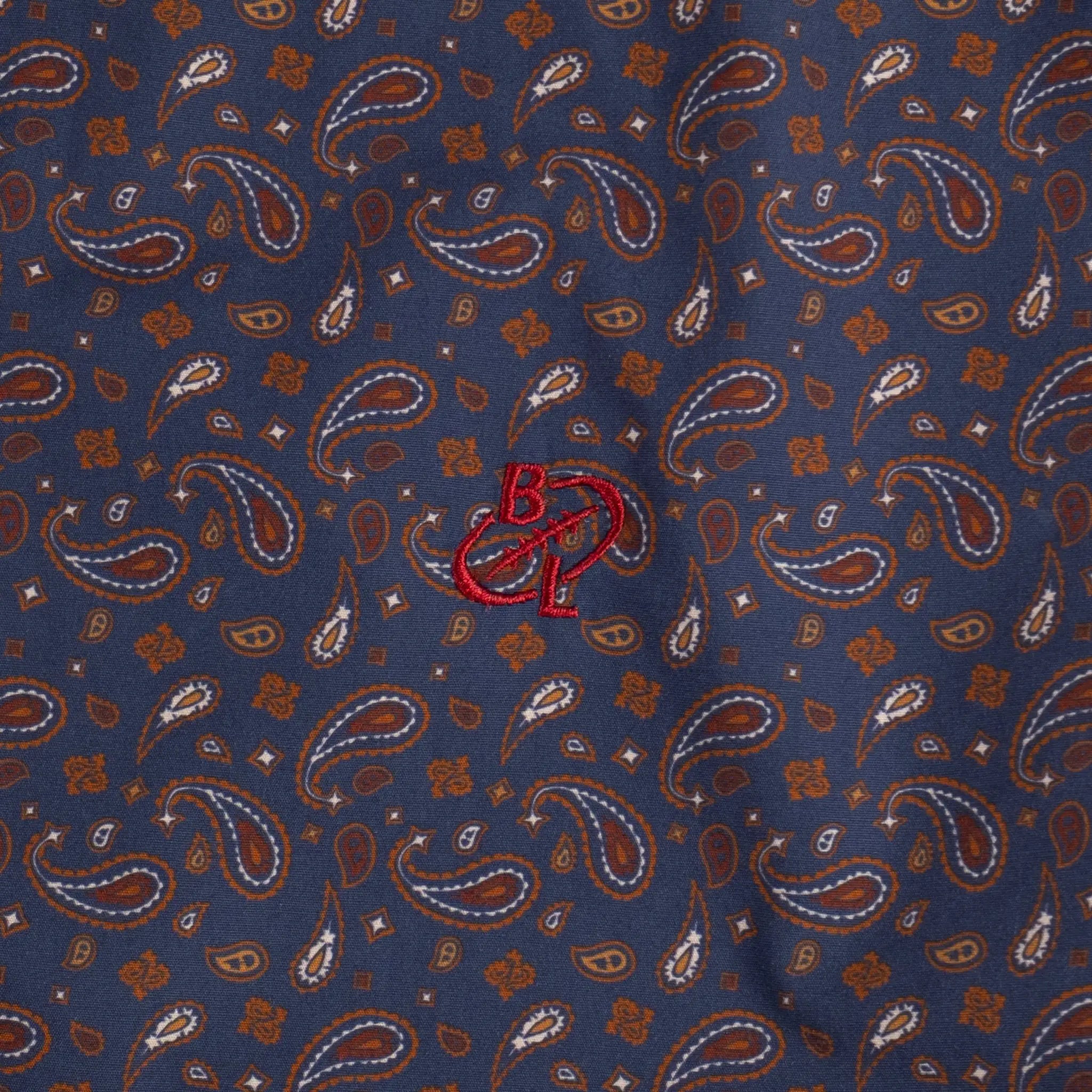 Chemise manches longues bleu marine à motif cachemire BACK TO LEGEND (zoom motif et broderie signature)