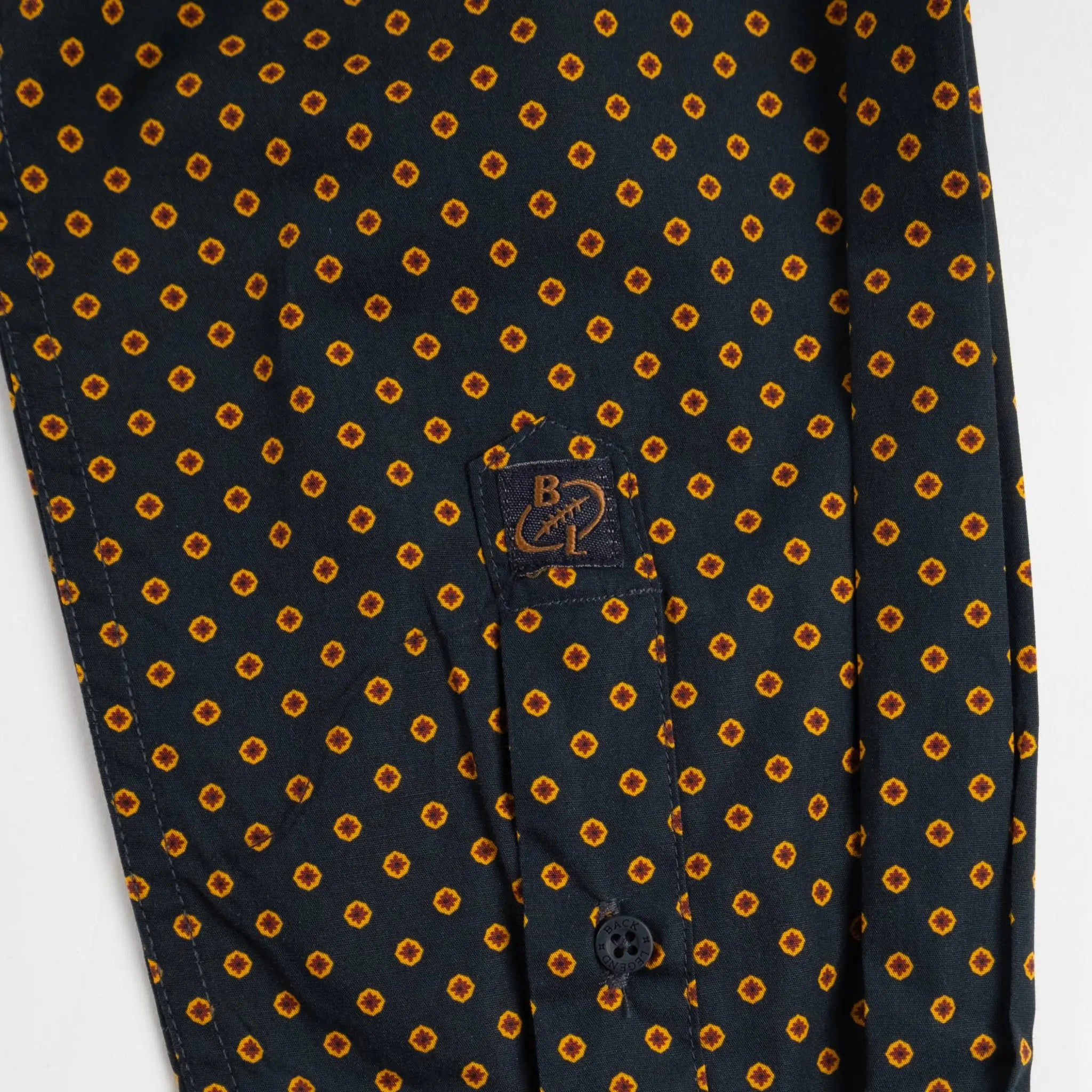 Chemise homme bleu marine à manches longues en popline BACK TO LEGEND (zoom poignet)