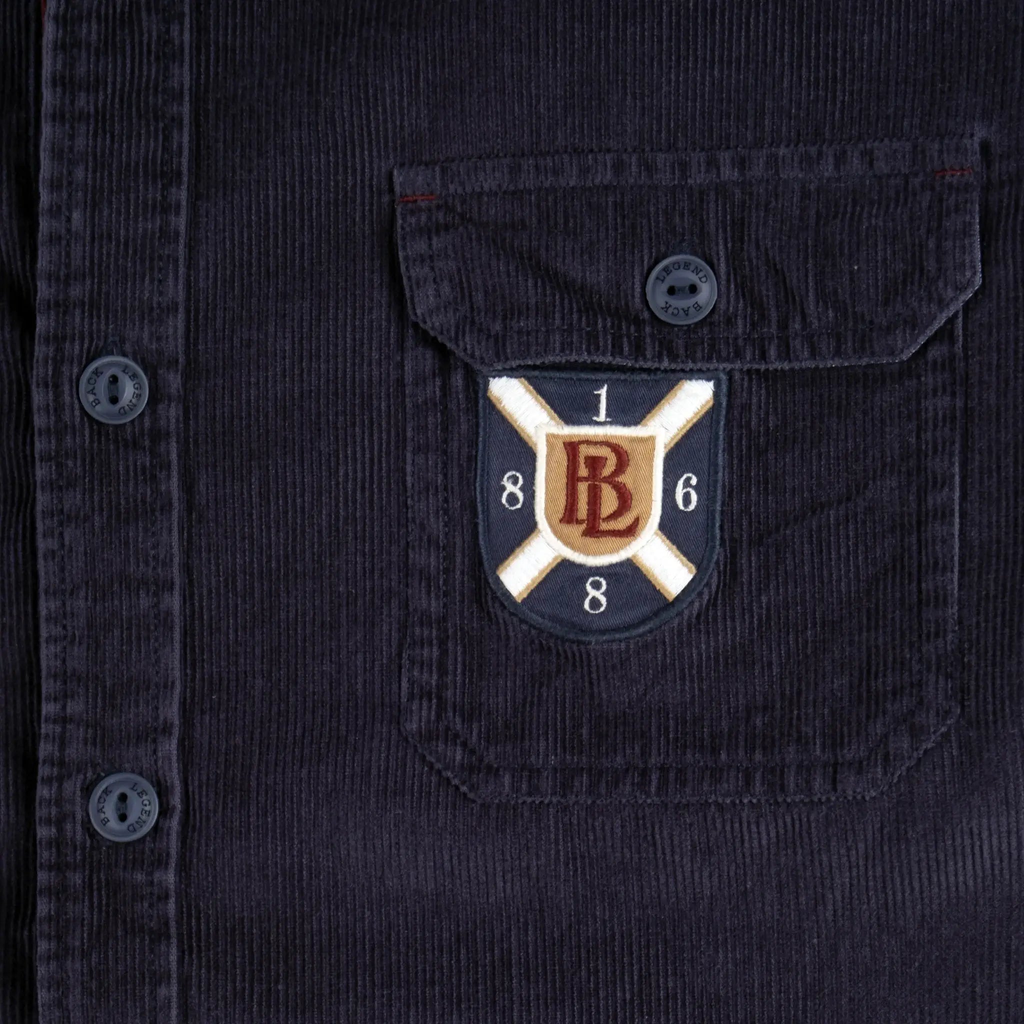 Chemise BACK TO LEGEND à manches longues bleu marine en velours (zoom poche poitrine)