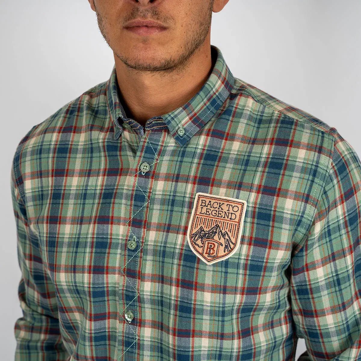 Chemise manches longues à carreaux verts et bleus BACK to LEGEND (zoom poitrine)