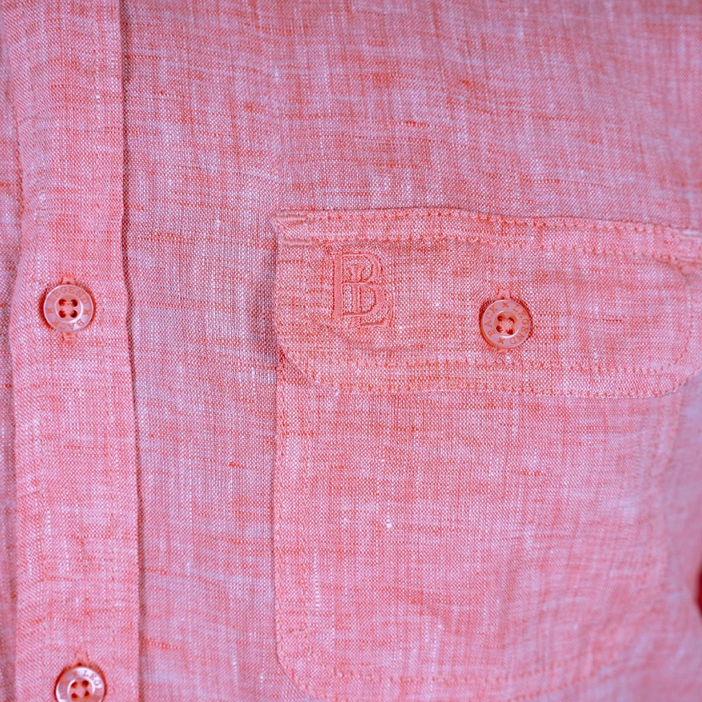 Chemise à manches longues homme corail clair en lin BACK TO LEGEND (zoom poche poitrine)