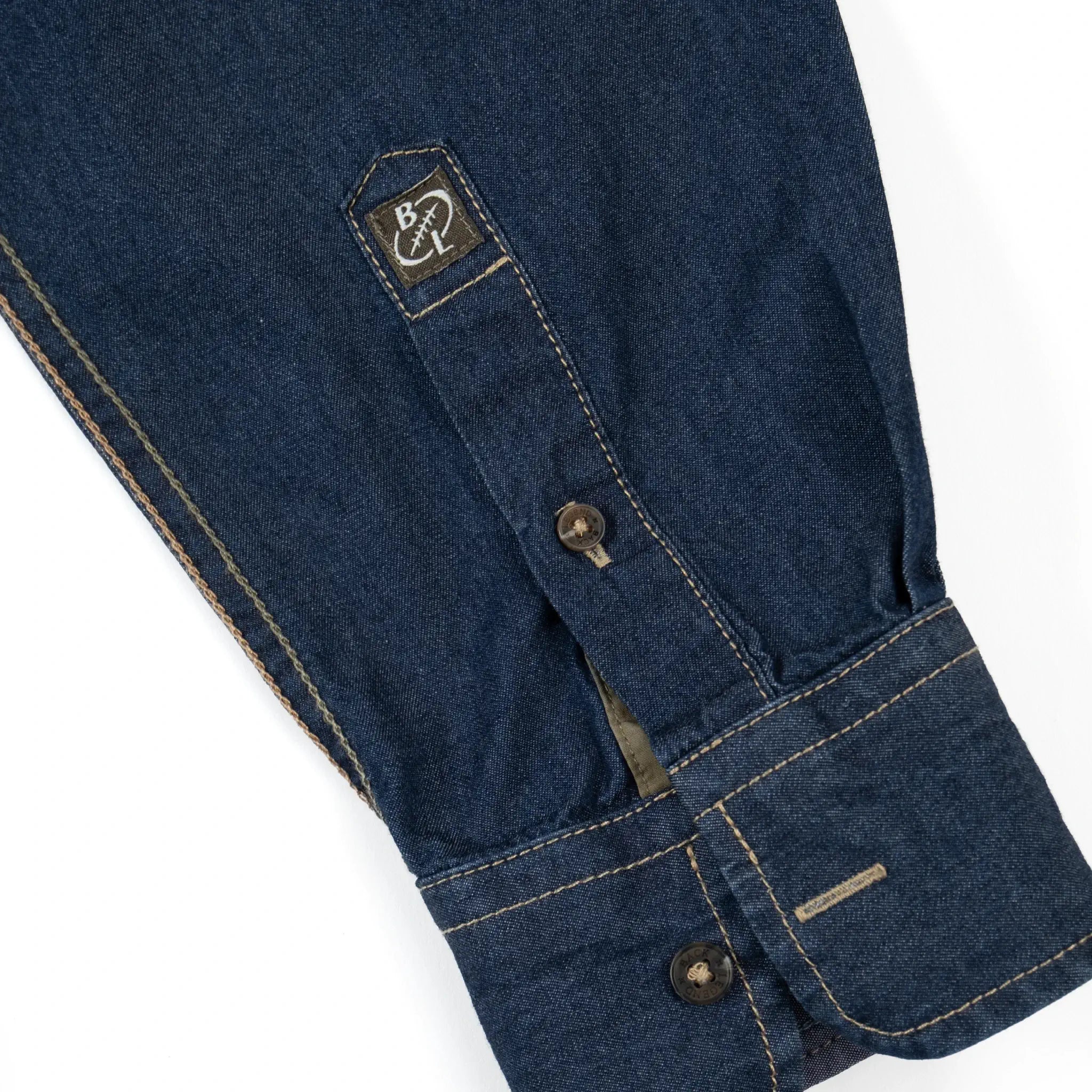 Chemise BACK TO LEGEND à manches longues en jean bleu denim foncé (zoom bord de manche)