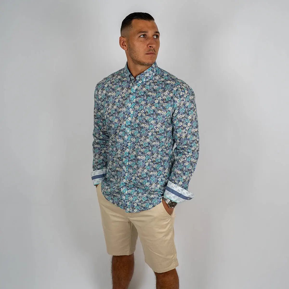 Chemise légère turquoise fleurie à manches longues Blacks Legend (vue de 3/4 face)