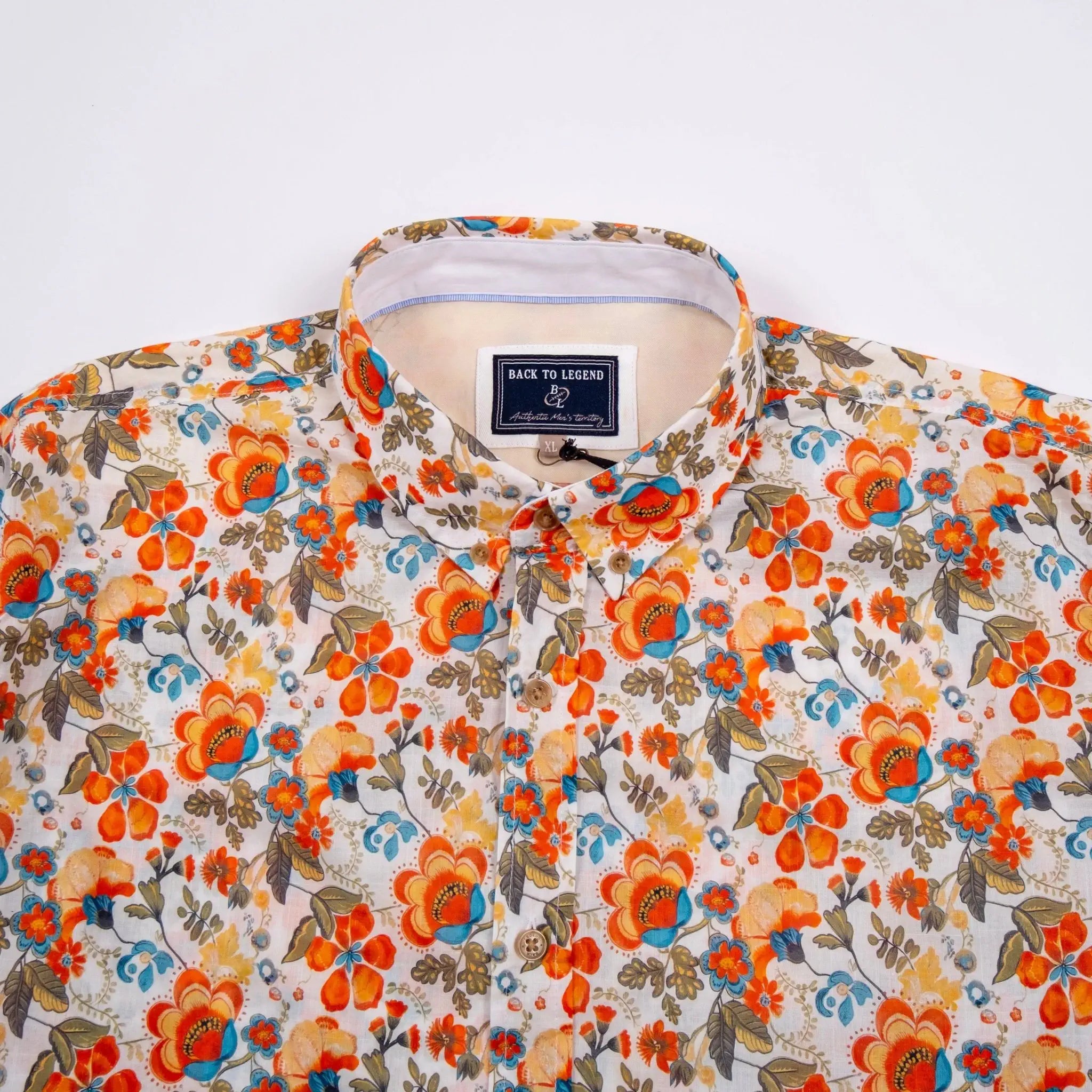 Chemise manches longues légère à motif floral orange BACK TO LEGEND (zoom sur le col boutonné)