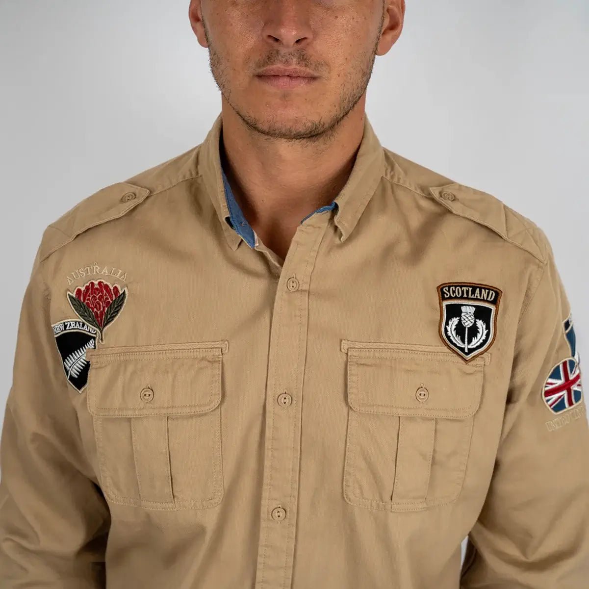 Chemise à manches longues aventuriers Barbarians (zoom poitrine)