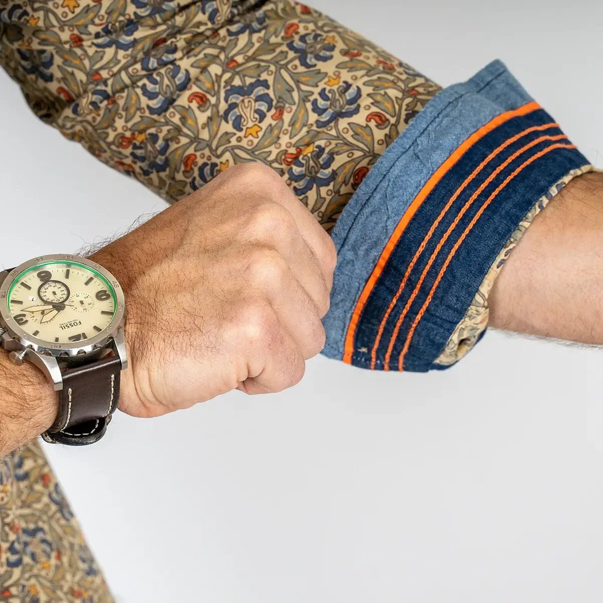 Chemise homme à manches longues beige imprimé fleural (zoom poignet)