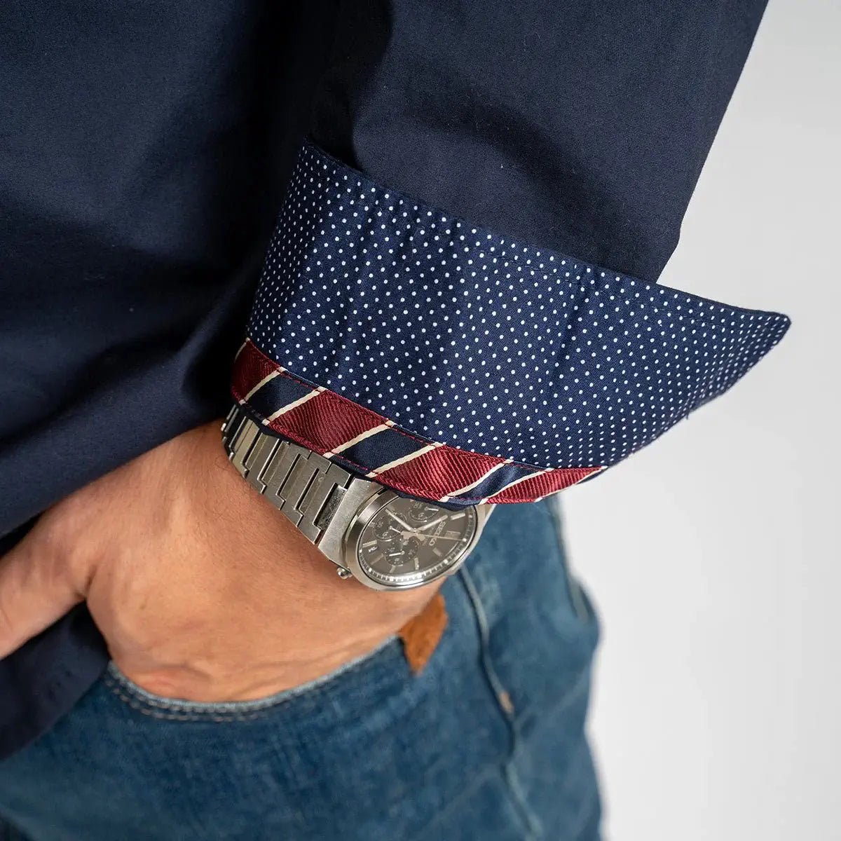 Chemise manches longues homme bleu marine 2 poches poitrine en popline BACK to LEGEND (zoom revers de manche)