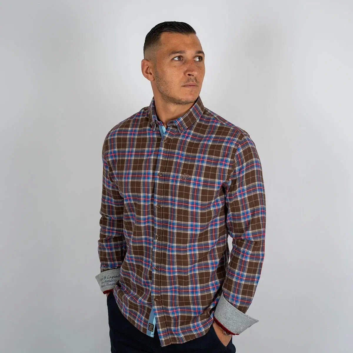 Chemise homme marron à manches longues et motif à carreaux en flanelle