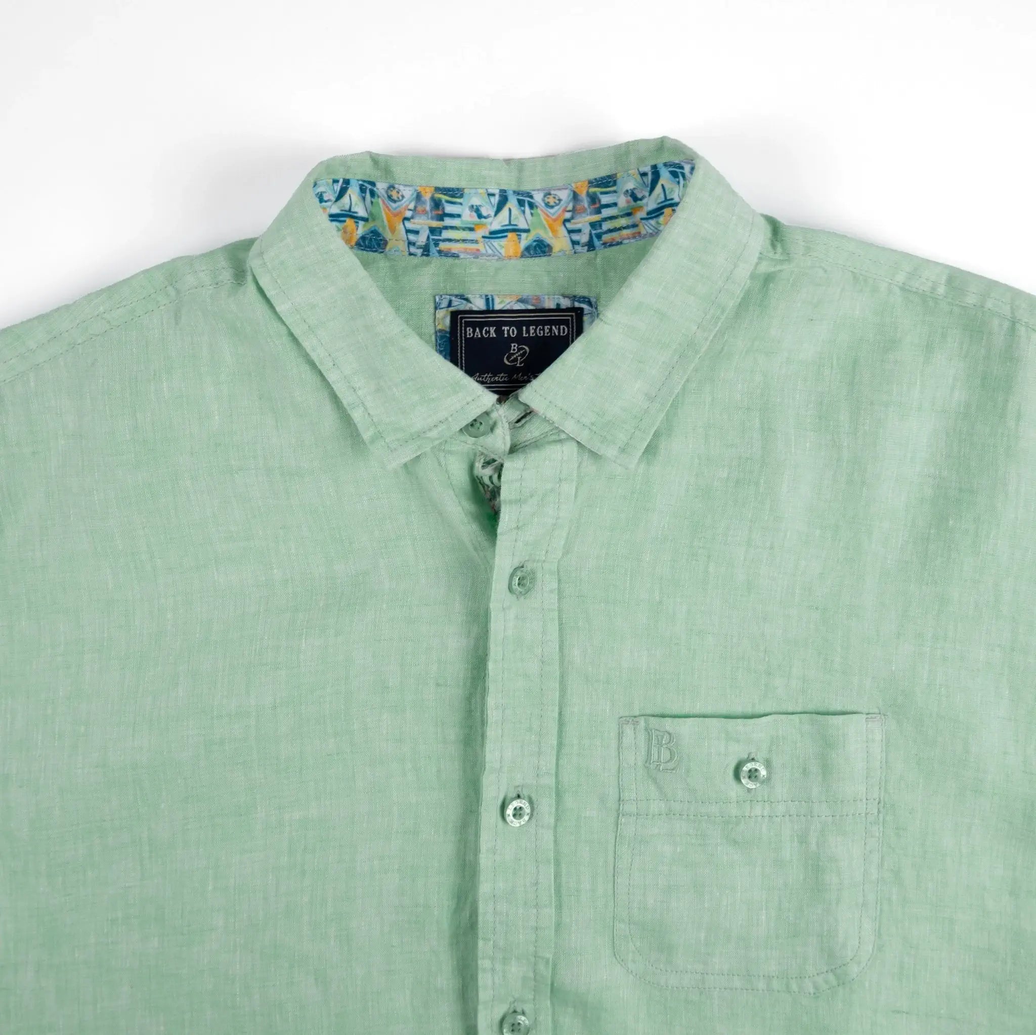 Chemise homme vert amande 100% lin BACK to LEGEND (zoom poitrine et col)