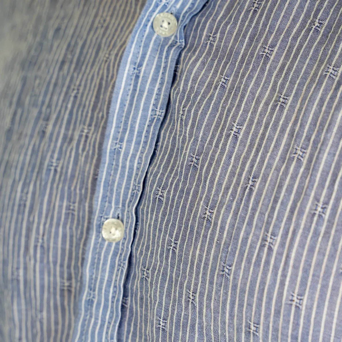 Chemisette bleue à rayures pour homme BACK to LEGEND (zoom motif rayé)