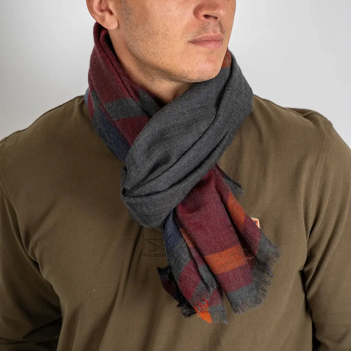 Écharpe pour homme en laine rayée acajou et gris - BACK to LEGEND