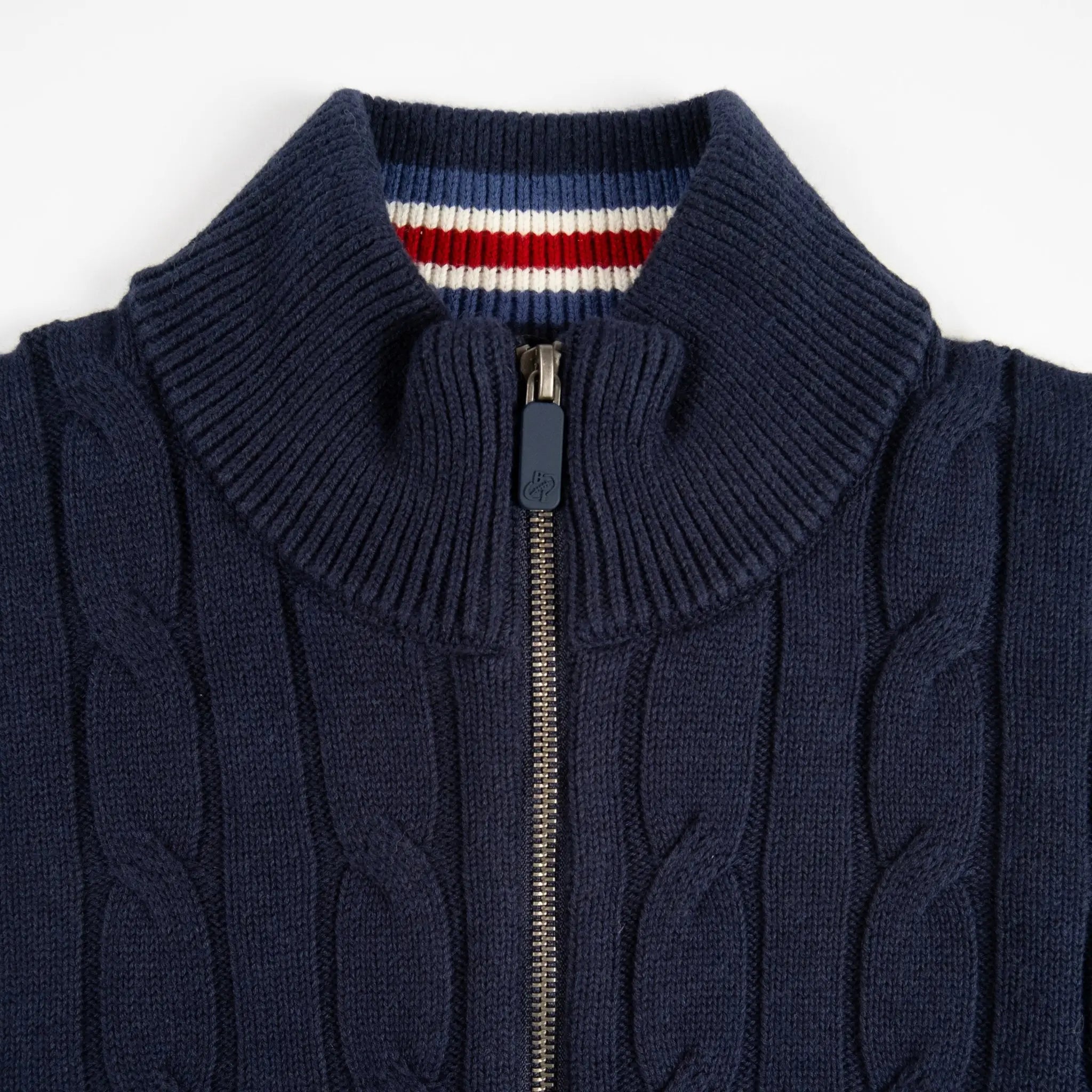 Gilet zippé bleu marine à maille torsadée BACK TO LEGEND (zoom col et poitrine)