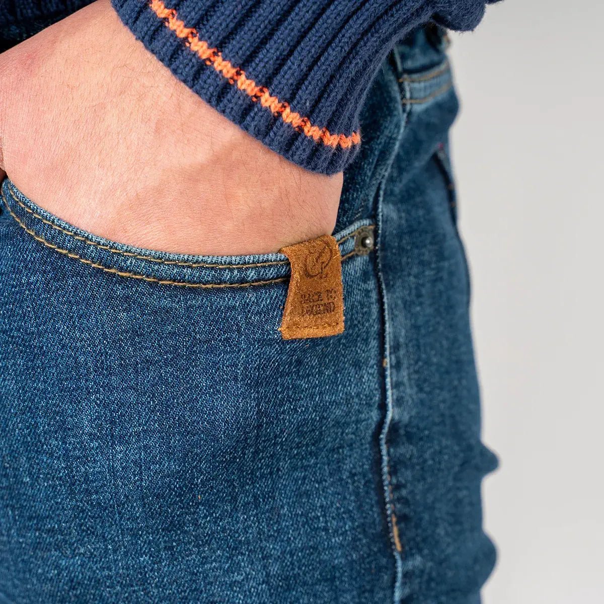 Jeans droit bleu stone wash 5 poches pour Homme BACK to LEGEND (zoom poche)