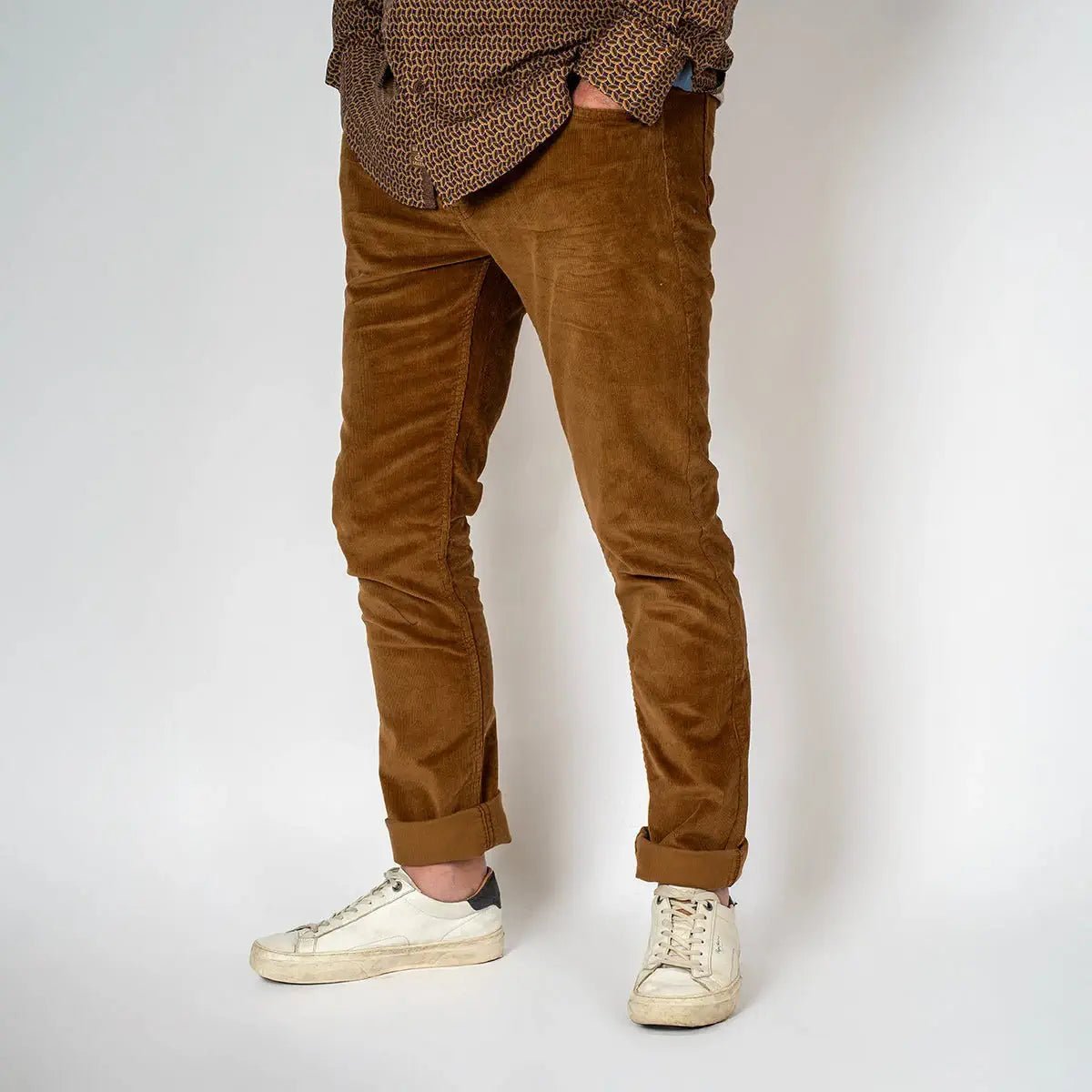 Pantalon 5 poches marron en velours Blacks Legend