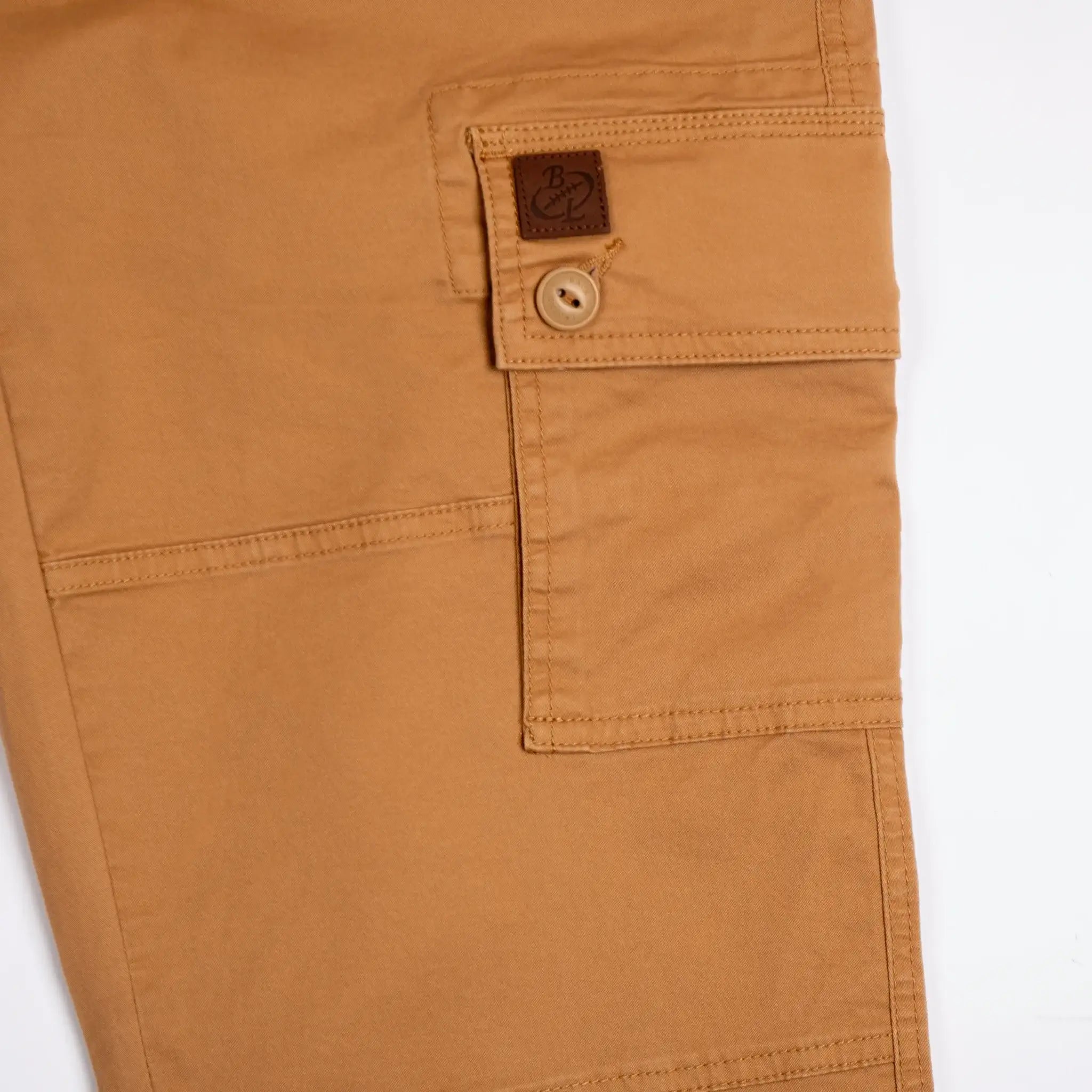 Pantalon cargo beige pour homme en mix coton/élasthanne BACK to LEGEND (zoom poche latérale)