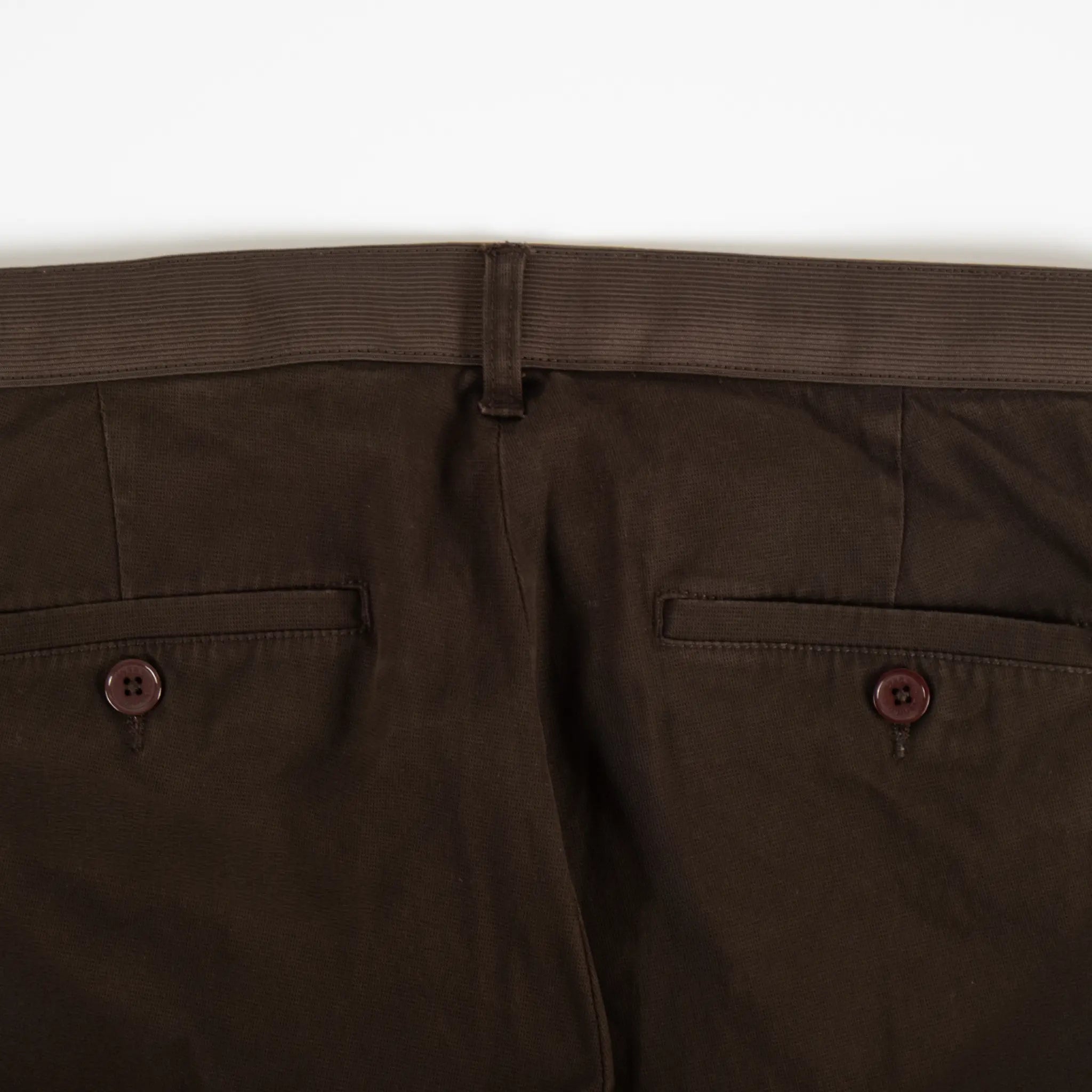 Pantalon chino homme marron foncé BACK TO LEGEND (zoom poches arrières)