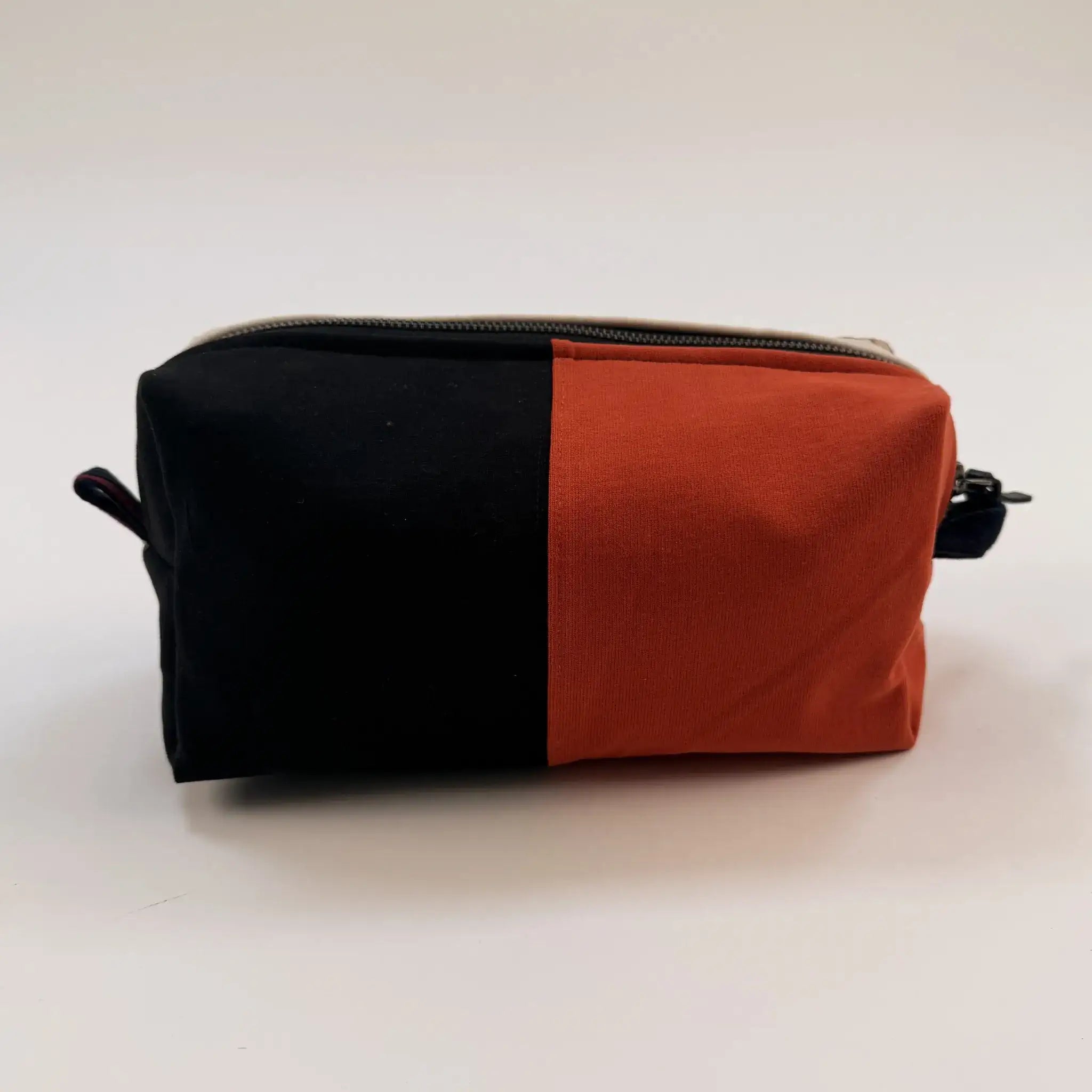 Pochette multi usage upcyclée multicolore Barbarians (face arrière)