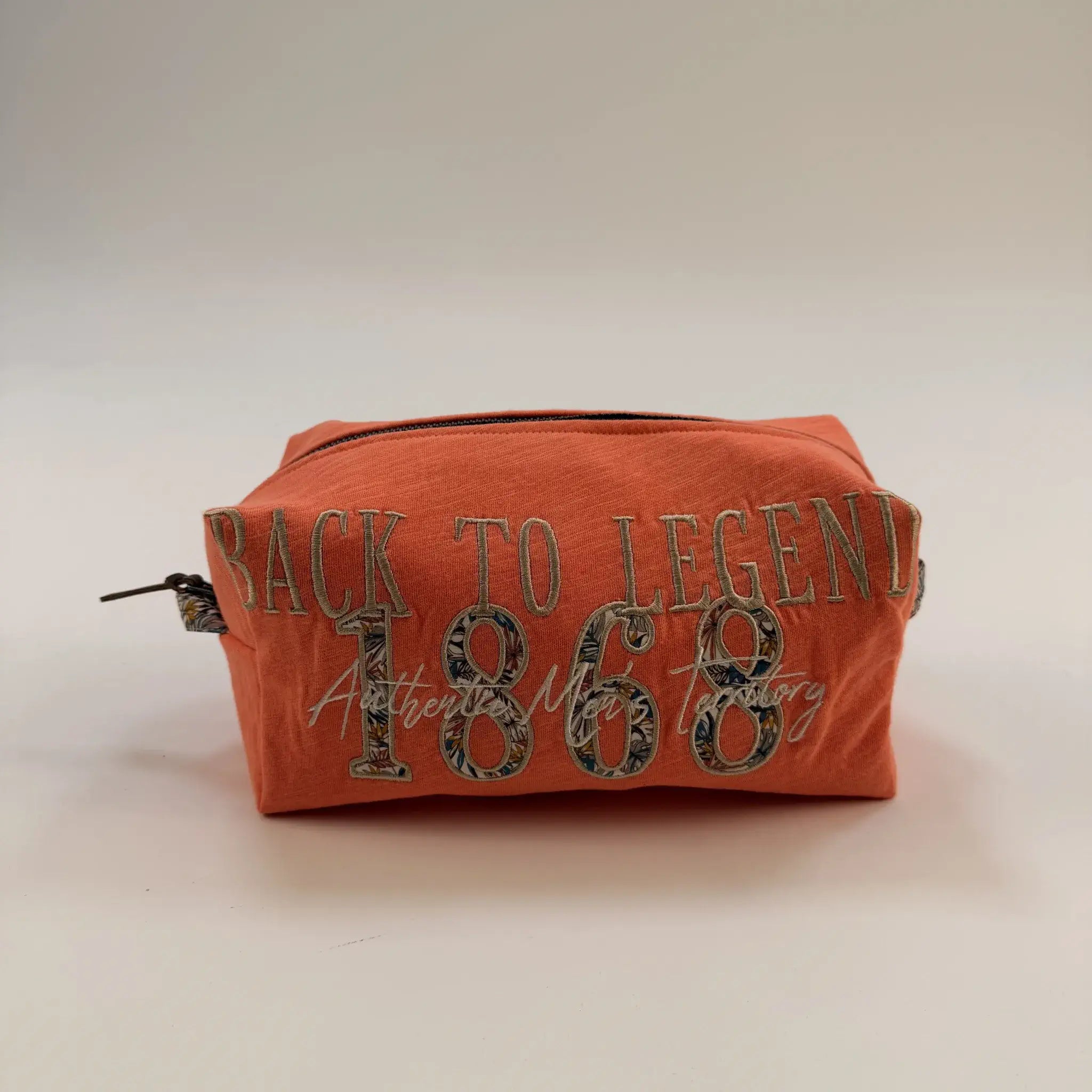 Pochette multi usage upcyclée orange BACK TO LEGEND (face avant)
