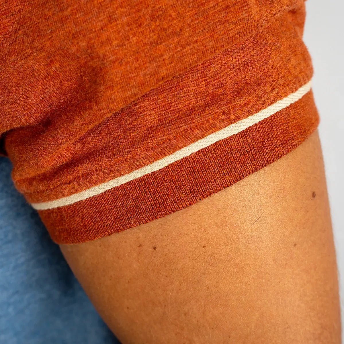 Polo 4 couleurs pour hommes BACK to LEGEND (zoom bor de manche)