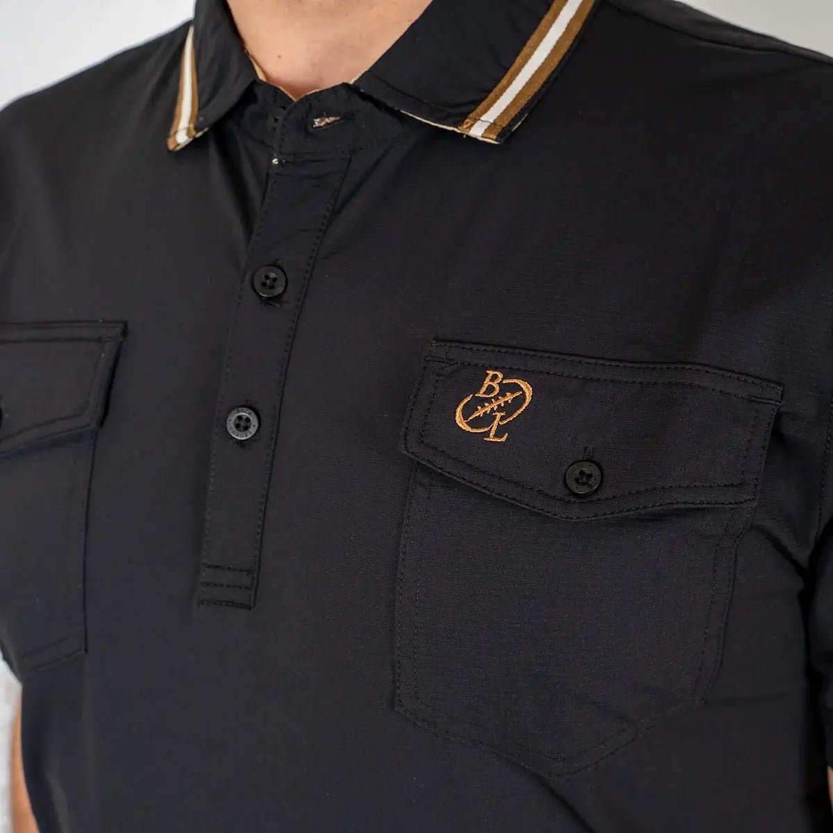 Polo homme noir anti UV noir à poches poitrine BACK to LEGEND (zoom poitrine)
