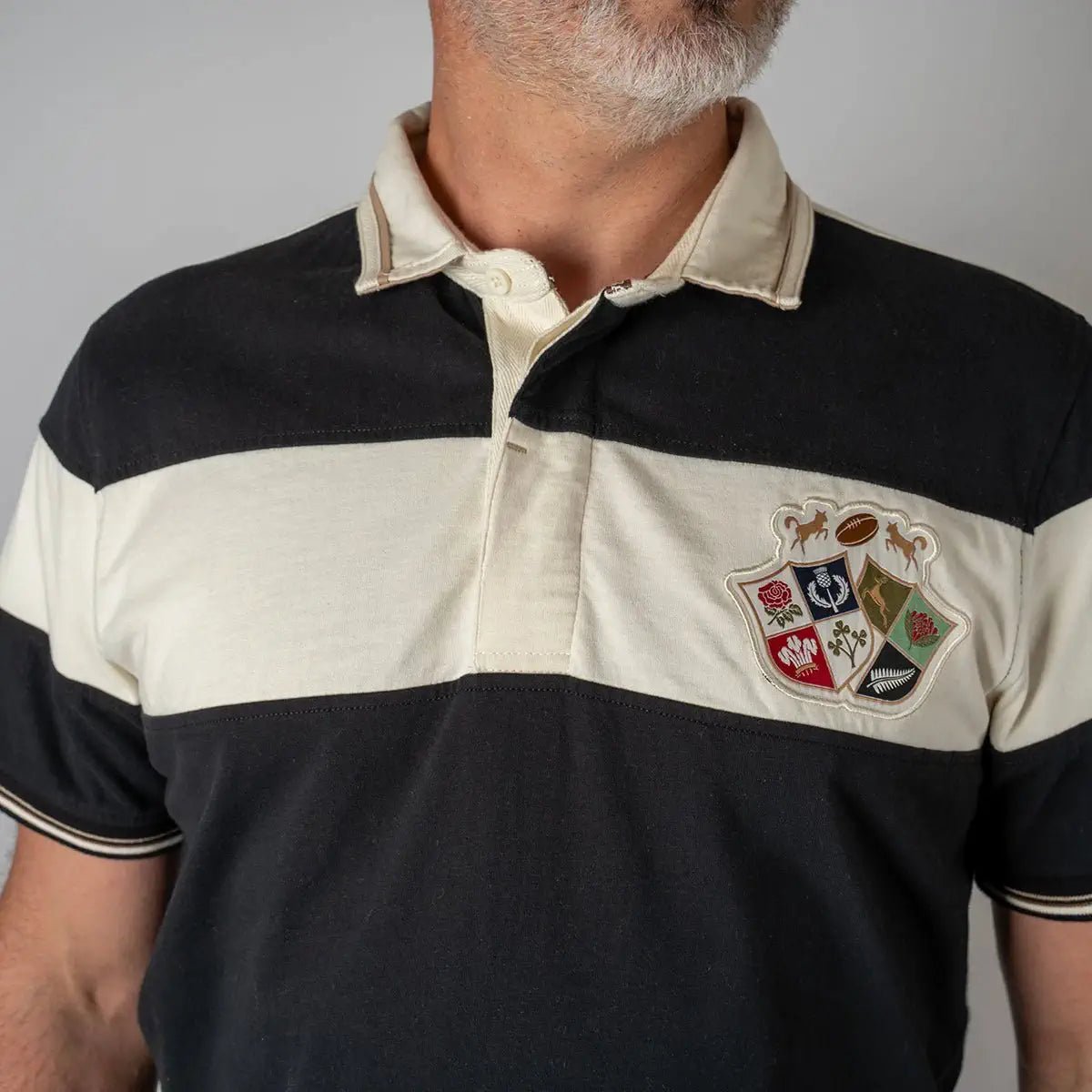 Polo Barbarians bicolore noir et écru (zoom poitrine et col)