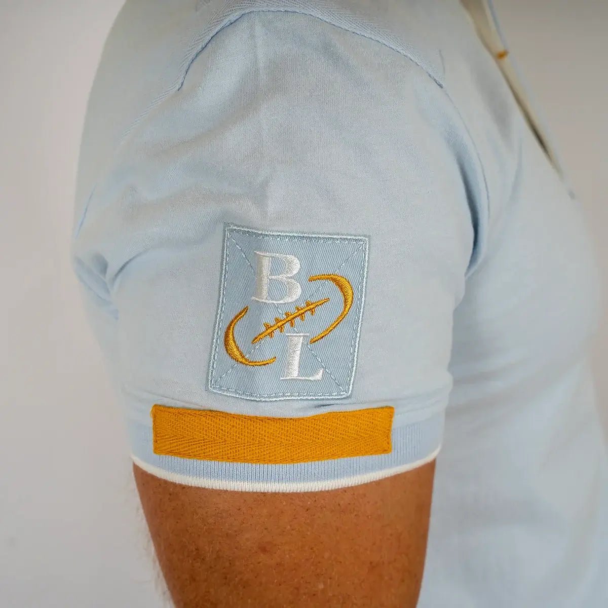 Polo Barbarians bleu clair ARGENTINE (zoom manche droite signature BL)
