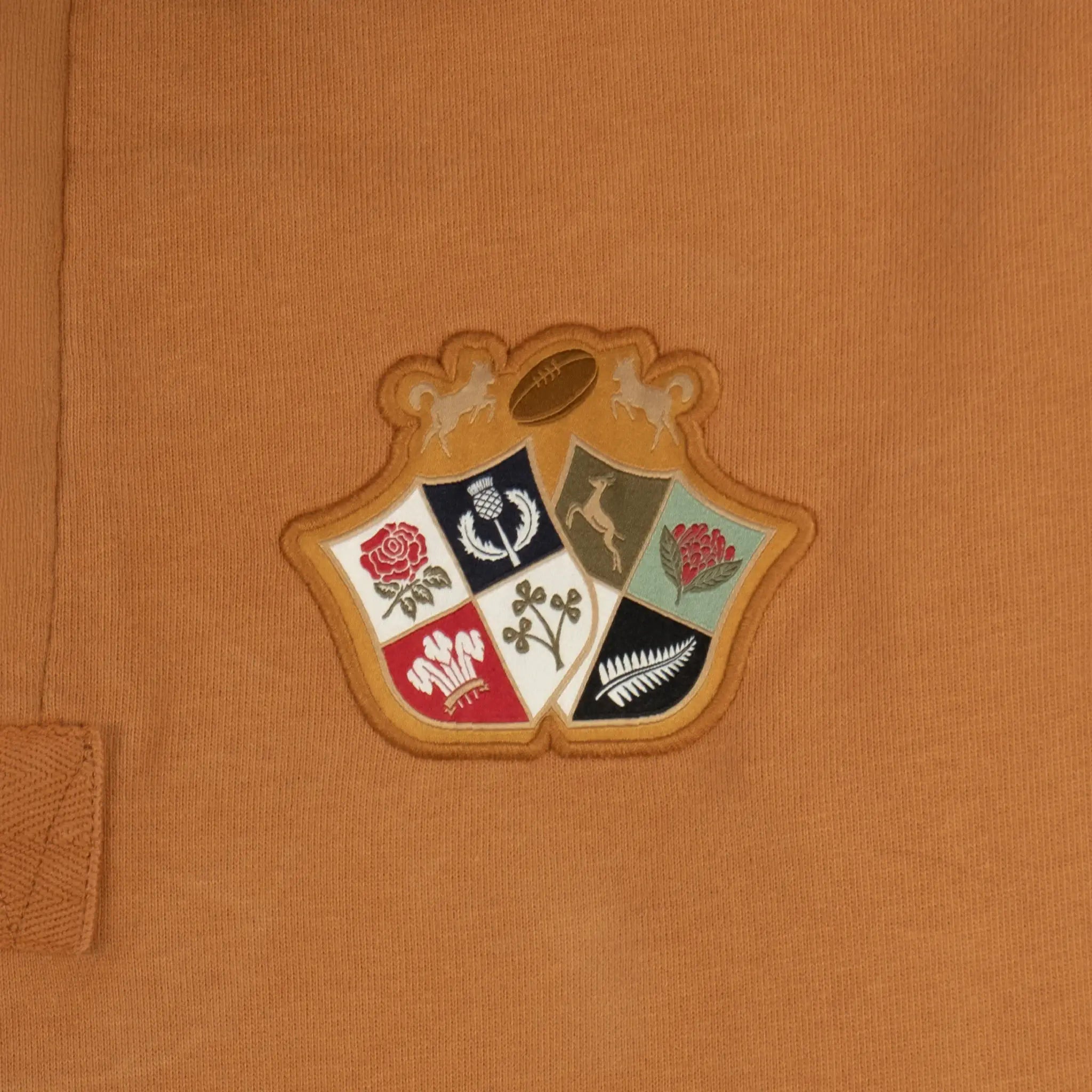 Polo XV Barbarians orange touché peau de pêche BACK TO LEGEND (zoom blason)