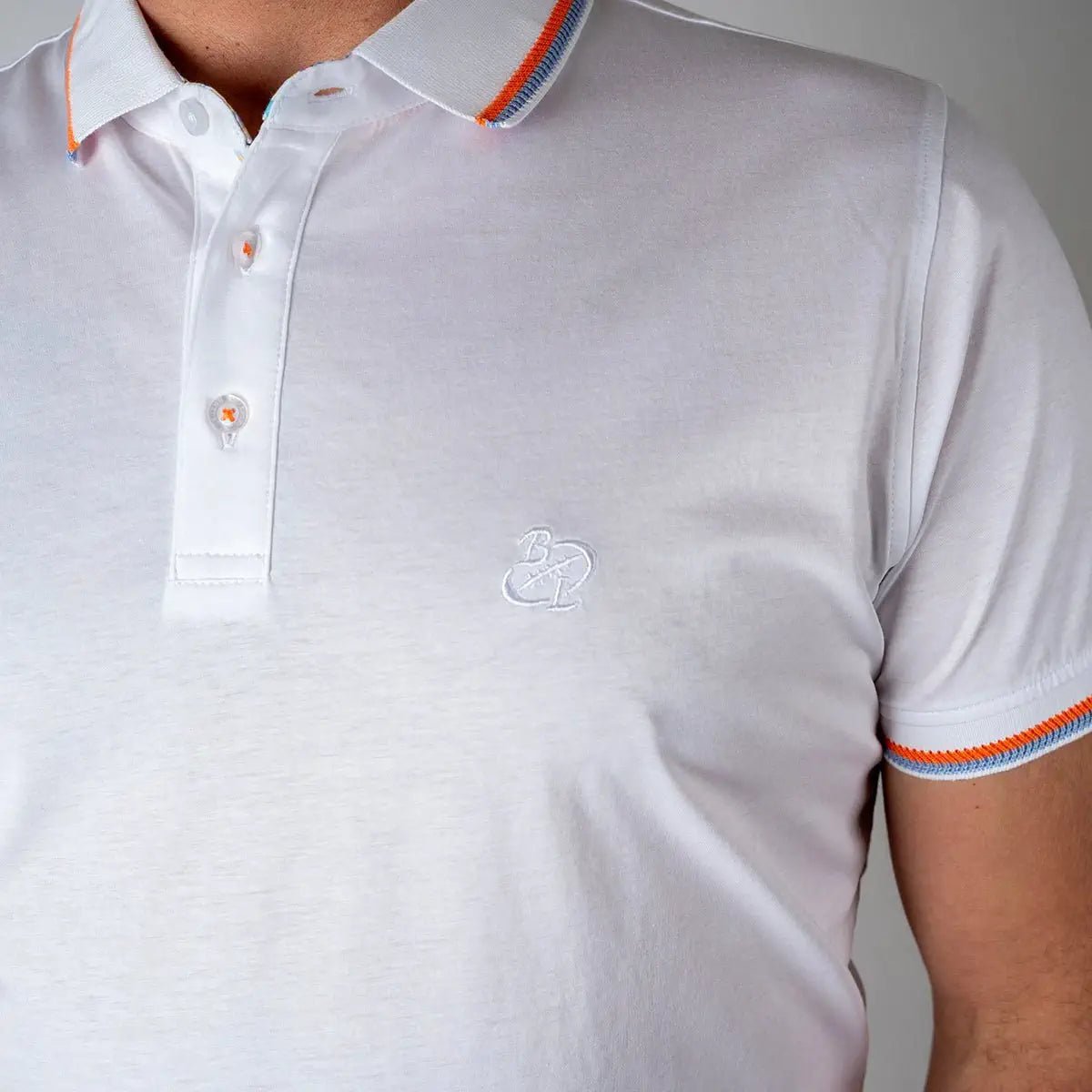 Polo blanc mercerisé pour Homme BACK TO LEGEND (zoom poitrine)