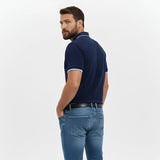Polo homme bleu à col rayé contrasté et coupe ajustée BACK TO LEGEND (vue de 3/4 dos)