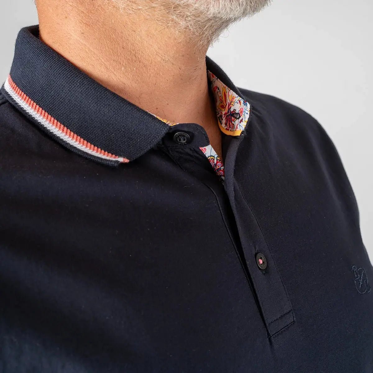 Polo Homme bleu marine mercerisé BACK to LEGEND (zoom sur le col)