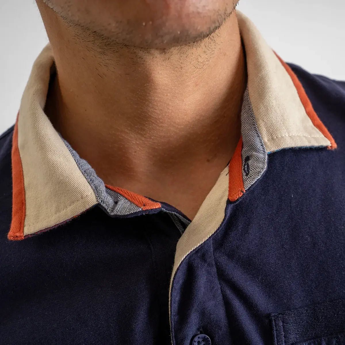 Polo Homme bleu marine à manches longues fanion BACK to LEGEND (zoom col)